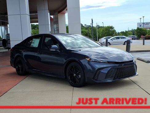 New 2026 Toyota Camry SE FWD image 1
