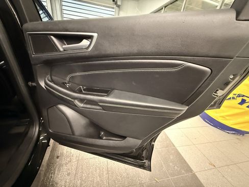 Used 2015 Ford Edge Titanium image 39