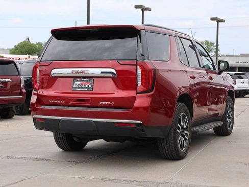 Used 2024 GMC Yukon AT4 w/ Technology Package AWD/4WD image 9