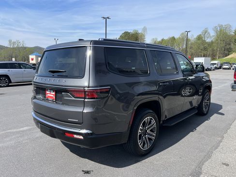 Used 2022 Jeep Wagoneer Series III w/ Convenience Group I AWD/4WD image 3