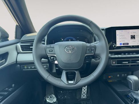 Used 2026 Toyota Camry SE FWD image 12