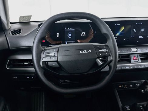 Used 2025 Kia K4 FWD image 18