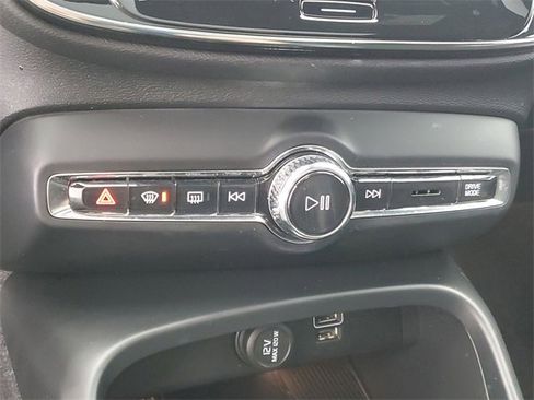 Used 2020 Volvo XC40 T4 R-Design w/ Advanced Package image 30