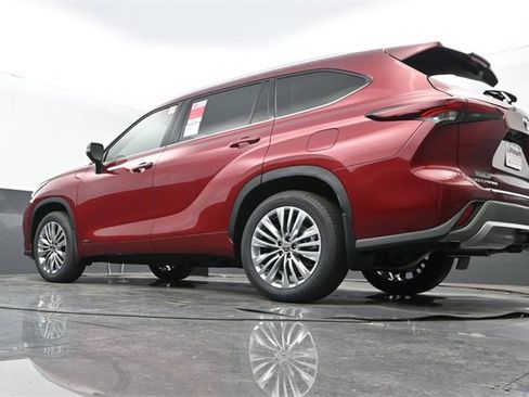 New 2026 Toyota Highlander Platinum image 25