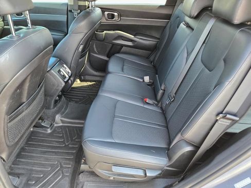 Used 2021 Kia Sorento S w/ Panoramic Sunroof Package FWD image 18