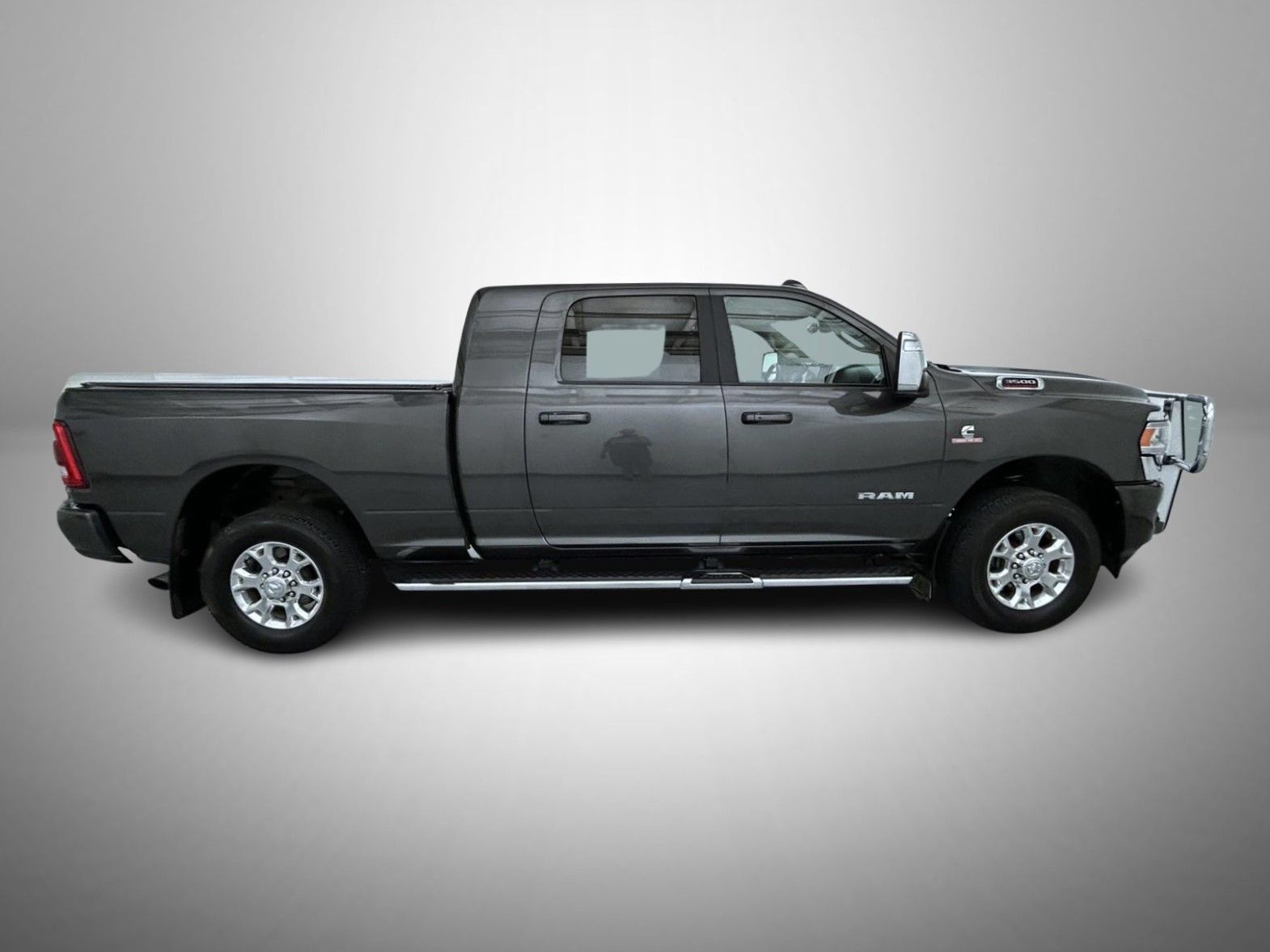 Used 2024 RAM 3500 Laramie AWD/4WD image 4