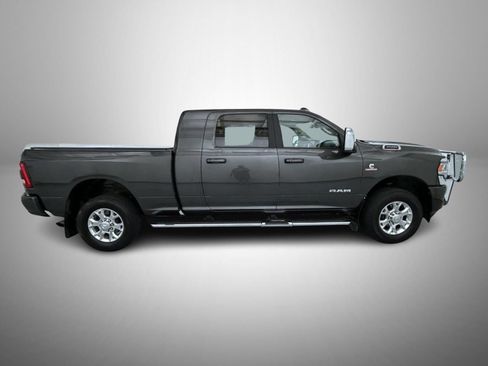 Used 2024 RAM 3500 Laramie AWD/4WD image 4