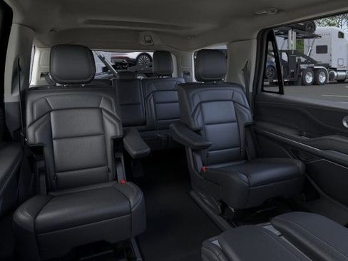 New 2026 Lincoln Navigator Premiere AWD/4WD image 34