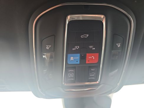 Used 2025 Jeep Grand Cherokee Laredo X w/ Luxury Tech Group I AWD/4WD image 31