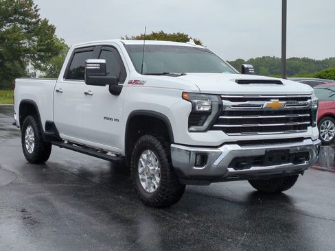 Used 2024 Chevrolet Silverado 2500 LTZ w/ LTZ Convenience Package AWD/4WD image 2
