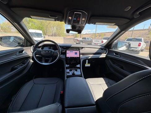 New 2025 Jeep Grand Cherokee Limited w/ Trailer Tow Package image 27