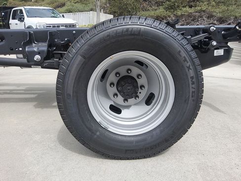 New 2026 Ford F350 XL w/ XL Chrome Package RWD image 13