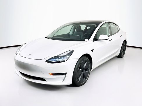 Used 2021 Tesla Model 3 Standard Range Plus image 3
