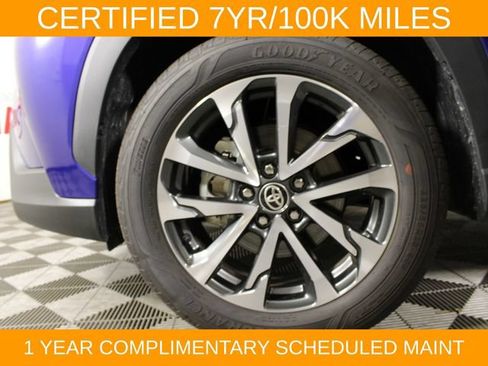 Used 2025 Toyota Corolla Cross XLE AWD/4WD image 27