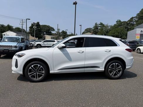 Used 2025 Audi Q5 Premium w/ Convenience Package AWD/4WD image 3
