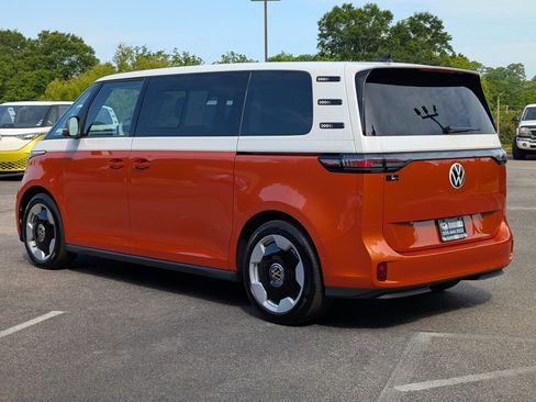 Used 2025 Volkswagen ID. Buzz Pro S Plus RWD image 8
