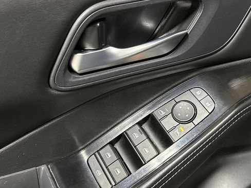 Used 2024 Nissan Rogue SV FWD image 20