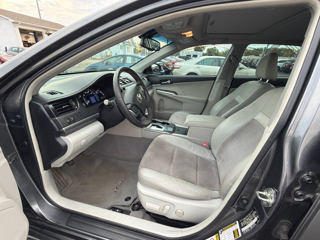 Used 2013 Toyota Camry XLE w/ Leather Pkg FWD image 9