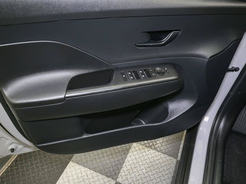 Used 2025 Hyundai Kona SEL AWD/4WD image 40