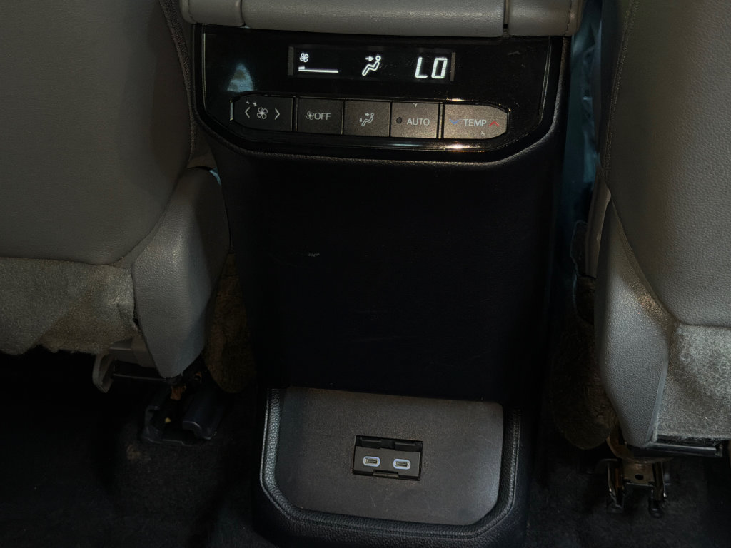 Used 2023 Toyota Highlander XLE AWD/4WD image 20