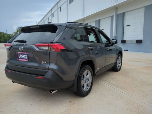 Used 2025 Toyota RAV4 XLE AWD/4WD image 5