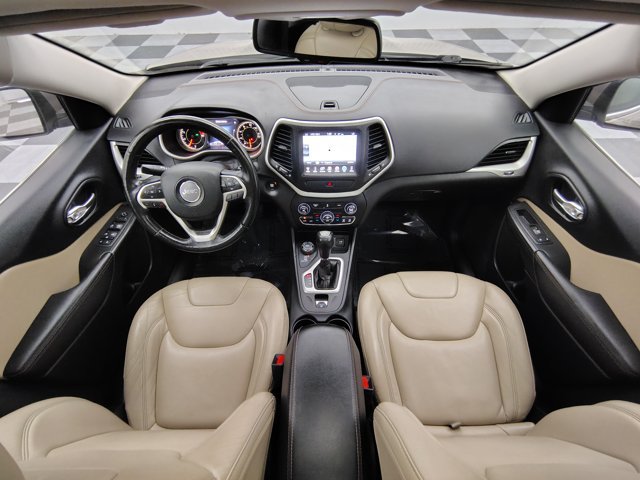 Used 2017 Jeep Cherokee Limited AWD/4WD image 2