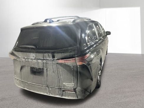 Certified 2024 Toyota Sienna Platinum image 4