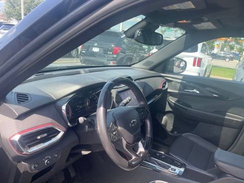 Used 2021 Chevrolet TrailBlazer RS w/ Sun and Liftgate Package FWD image 9