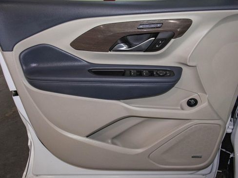 Used 2023 GMC Terrain Denali image 11