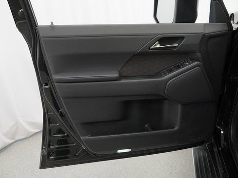 Used 2025 Lexus GX 550 w/ Accessory Package (2T) image 39