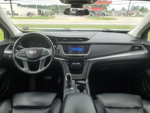 Used 2017 Cadillac XT5 Premium Luxury w/ Driver Assist Package FWD image 9