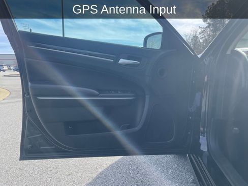 Used 2022 Chrysler 300 Touring L image 12