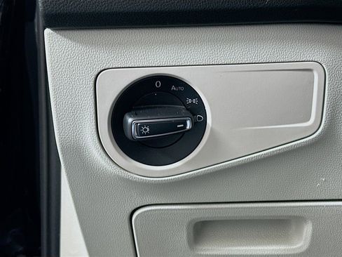 Used 2022 Volkswagen Tiguan SE R-Line image 10