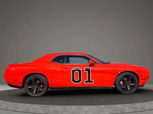 Used 2017 Dodge Challenger R/T image 20