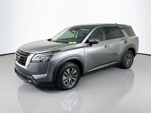 Used 2022 Nissan Pathfinder S FWD image 3