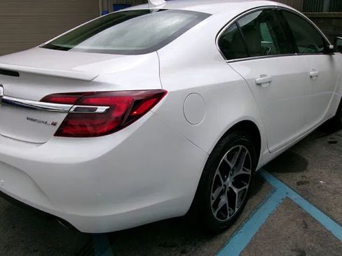 Used 2017 Buick Regal Sport Touring FWD image 6