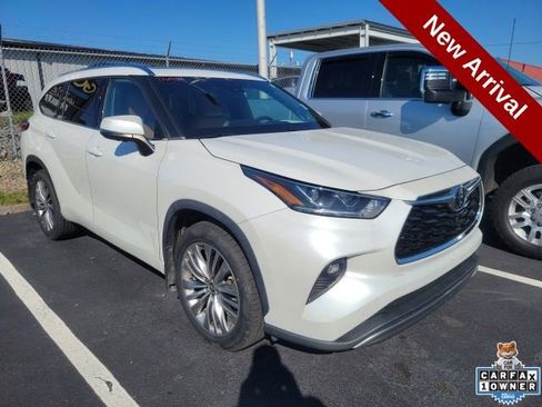 Used 2022 Toyota Highlander Platinum AWD/4WD image 1
