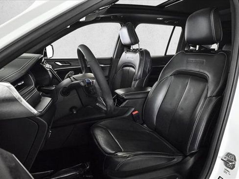 Used 2023 Jeep Grand Cherokee Overland image 17