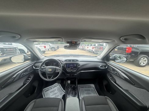 Used 2021 Chevrolet TrailBlazer LT w/ Convenience Package FWD image 18