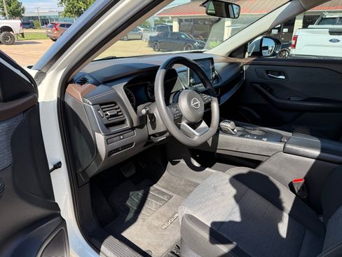 Used 2023 Nissan Rogue SV FWD image 13