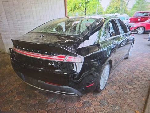 Used 2017 Lincoln MKZ Reserve w/ Technology Package AWD/4WD image 3