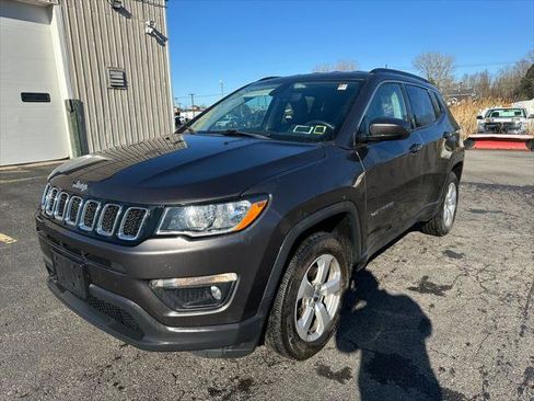 Certified 2019 Jeep Compass Latitude image 8