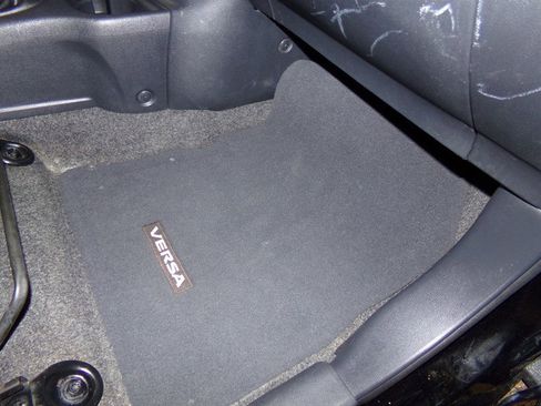 Used 2016 Nissan Versa S image 33