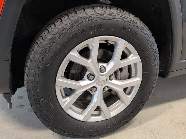 Used 2023 Jeep Grand Cherokee Limited AWD/4WD image 9