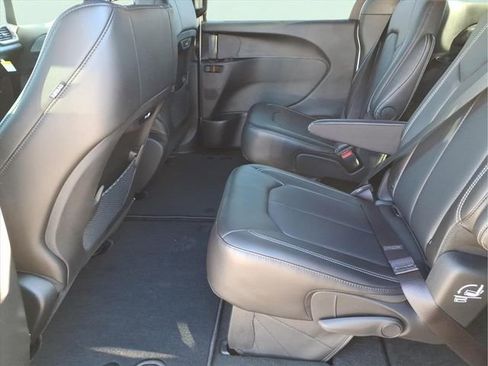New 2026 Chrysler Pacifica Select image 10