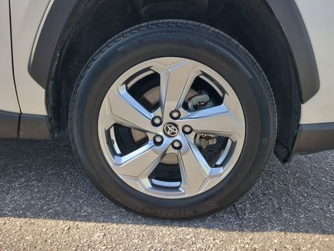 Used 2020 Toyota RAV4 Limited image 9