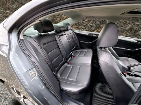 Used 2017 Volkswagen Jetta SE image 25