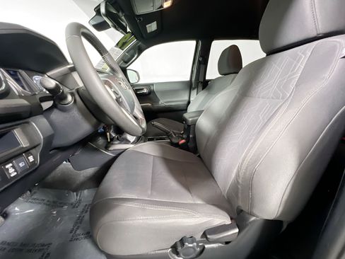 Used 2019 Toyota Tacoma TRD Sport AWD/4WD image 15