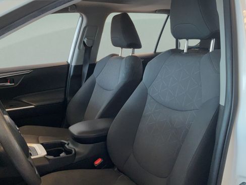 Used 2019 Toyota RAV4 XLE w/ Convenience Package FWD image 25