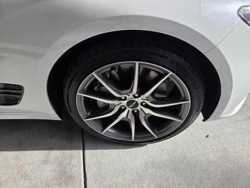 Used 2025 Genesis G70 2.5T RWD image 18